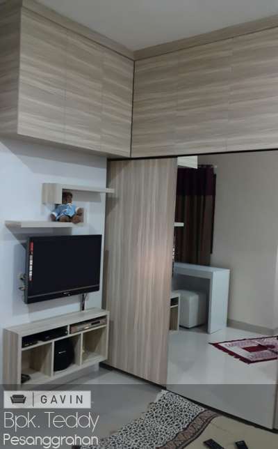  Backdrop  TV  minimalis  dengan motif HPL Kitchen set 