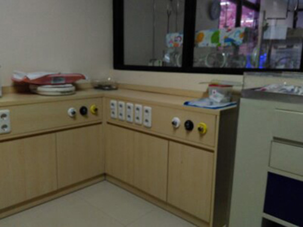  meja  ruang instalasi rumah  sakit  Kitchen set minimalis 