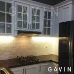 pembuatan lemari dapur klasik warna putih