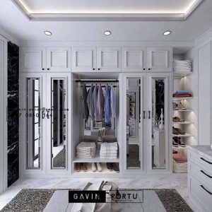 Optimal dengan walk in closet desain klasik modern